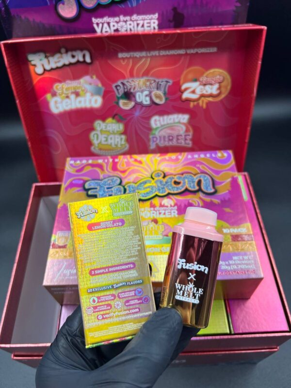 berry-lemon-gelato-vape-fusion-x-whole-melt Whole Melts 2G Berry Lemon Gelato x Fusion Hybrid Disposable device and packaging.